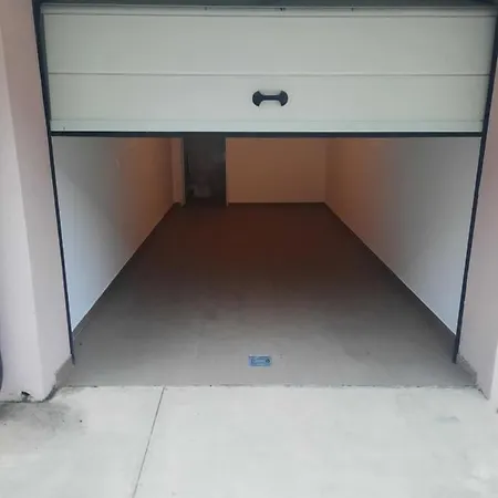 Lux-besplatno Koriscenje Zasebne Garaze アパート スレムスカ・ミトロヴィツァ