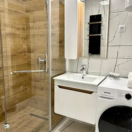 Διαμέρισμα Lux-besplatno Koriscenje Zasebne Garaze *