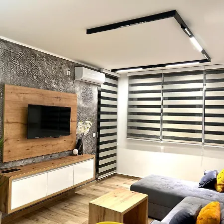 Lux-besplatno Koriscenje Zasebne Garaze * Sremska Mitrovica