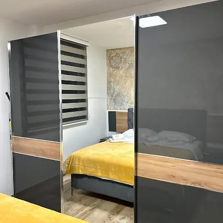 Lux-besplatno Koriscenje Zasebne Garaze