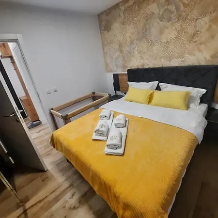 Lux-besplatno Koriscenje Zasebne Garaze アパート スレムスカ・ミトロヴィツァ