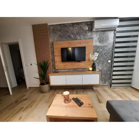 Lux-besplatno Koriscenje Zasebne Garaze