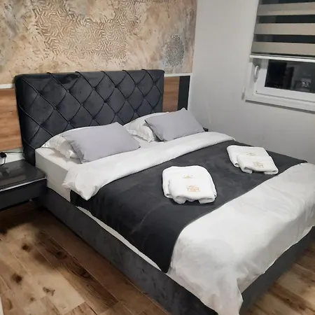 アパート Lux-besplatno Koriscenje Zasebne Garaze スレムスカ・ミトロヴィツァ